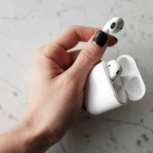 Best Way To CLEAN AirPods